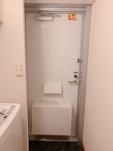 レオパレスみどり 玄関