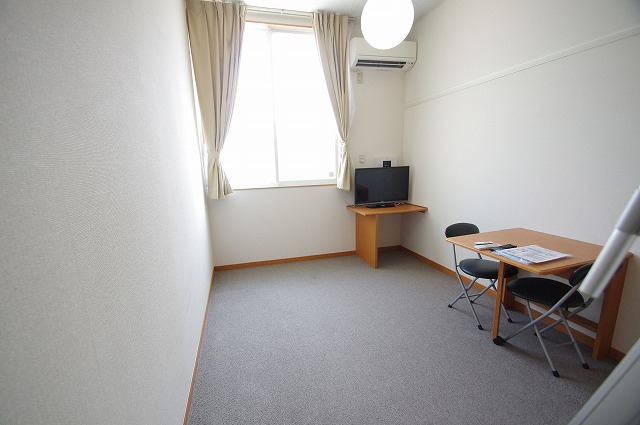 レオパレス大宮 ベッドルーム