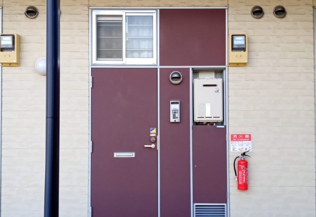 レオパレスレジデンス南春日丘 玄関