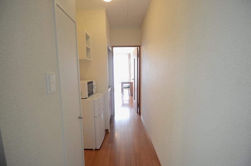 レオパレス奈佐原 玄関