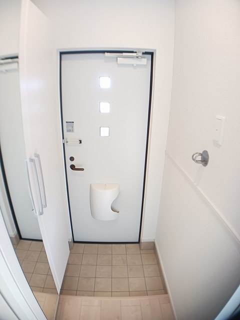 カンファーツリーＢ 玄関