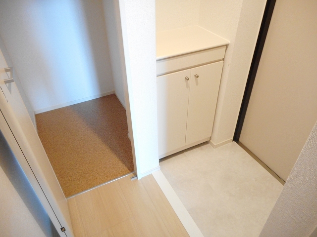 イースト　ブルー 玄関