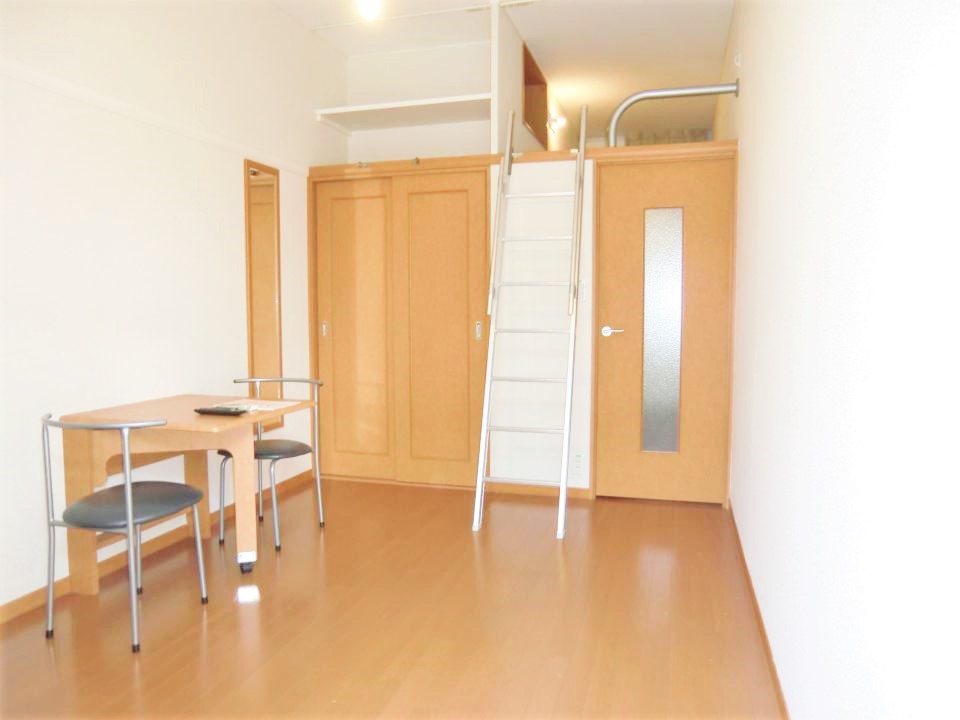 レオパレスＧＬＡＮＺ　ＯＢＥＲ リビング