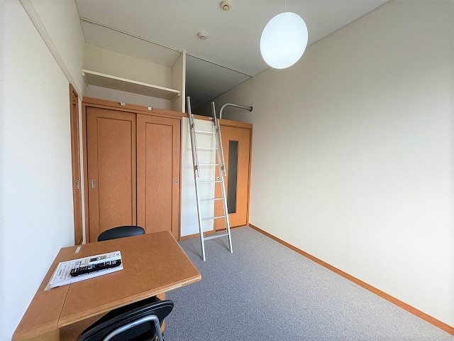 レオパレスメイクリポーズ ベッドルーム