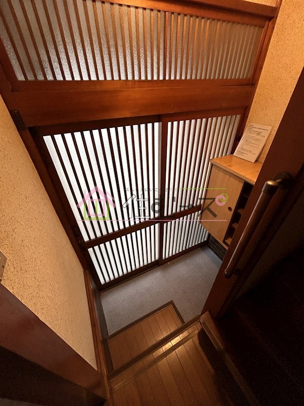 新高５丁目貸戸建て 玄関