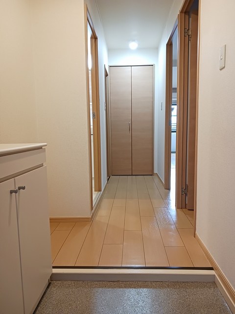 フリーダム中村 玄関