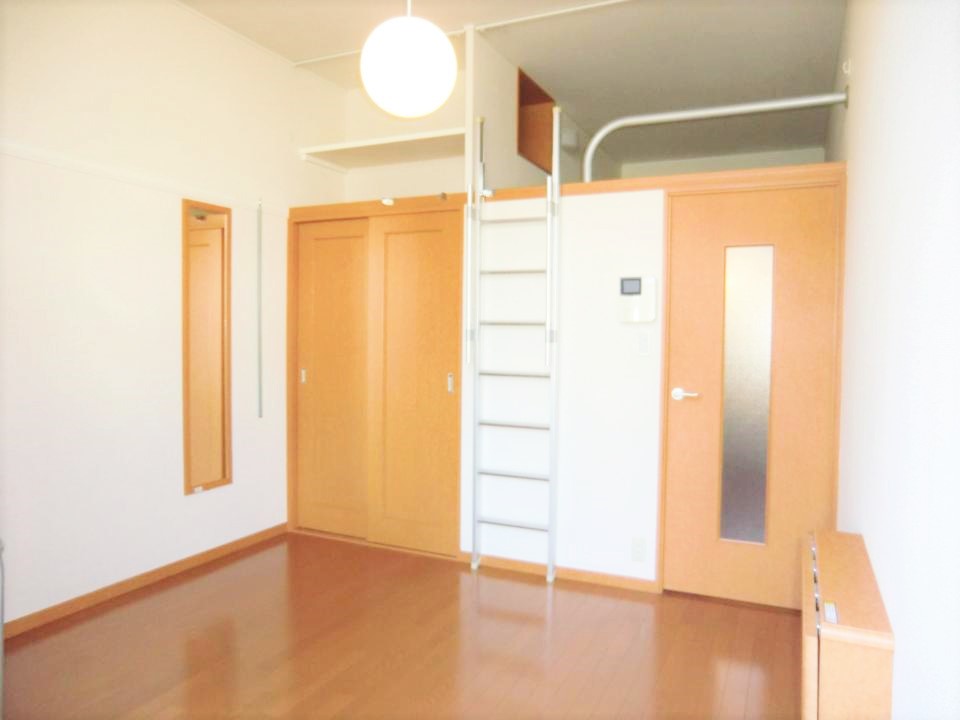 レオパレスエスポアール リビング