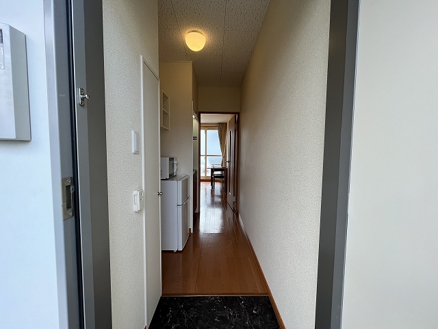 レオパレスエルズ和泉 玄関