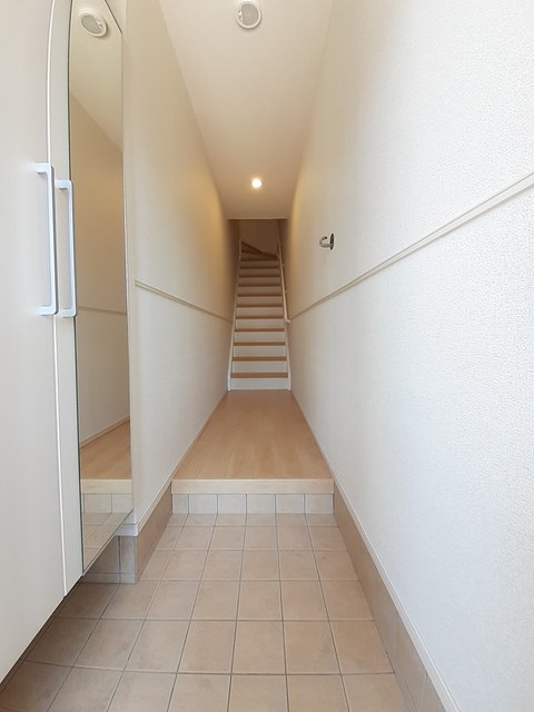 メゾンソレイユ 玄関