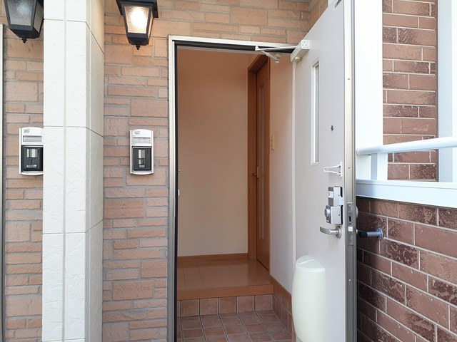 ジュネスコート 玄関