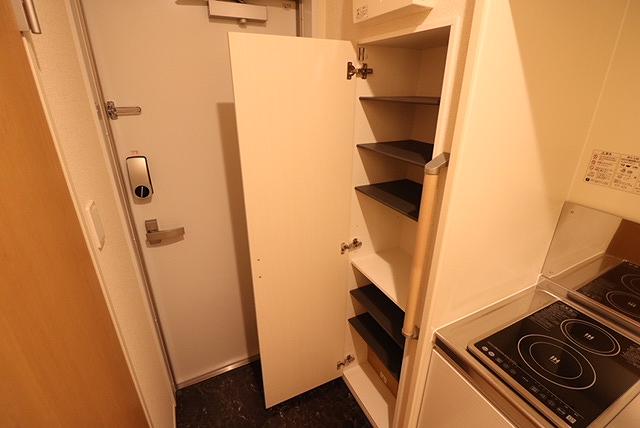 クレイノ日新香里園 玄関