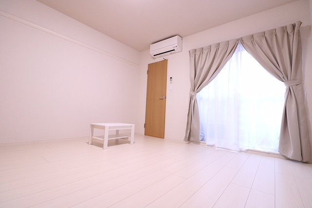 クレイノ日新香里園 リビング