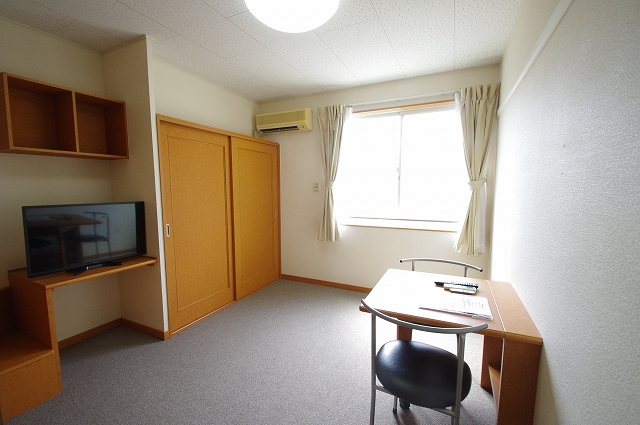 レオパレスＣｏｚｚｙＣｏｒｔ リビング