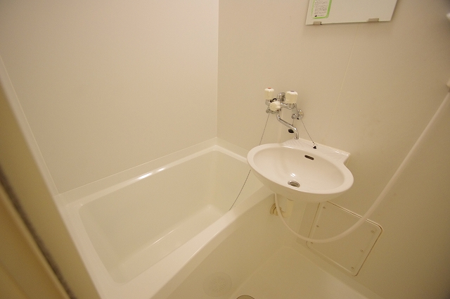 レオパレスＣｏｚｚｙＣｏｒｔ 風呂画像