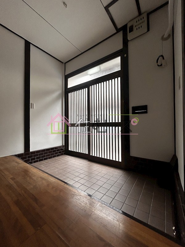 コート市岡元町 玄関