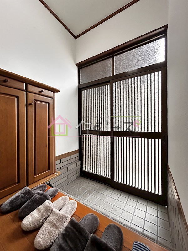 春日出北1丁目戸建 玄関