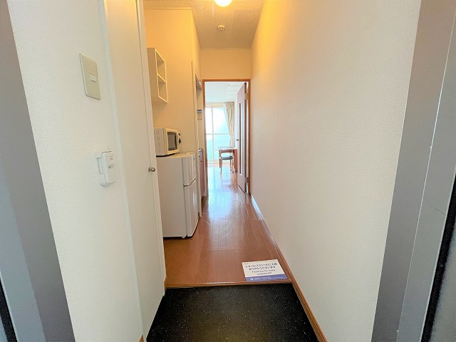 レオパレススカーレット 玄関