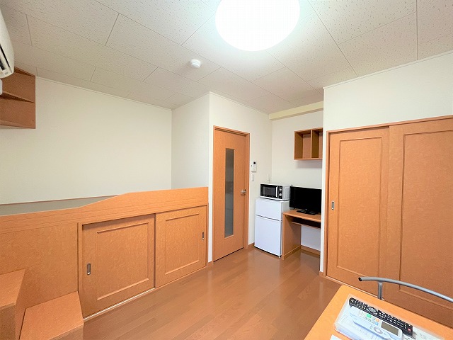 レオパレス板原 ベッドルーム