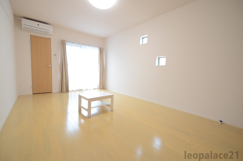 クレイノエルズ東湊 リビング