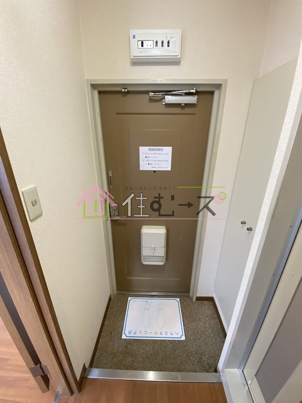 今里西青山ビル 玄関