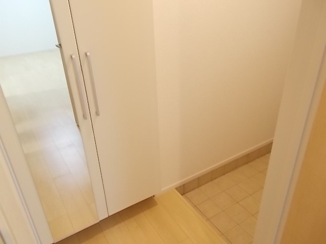 フローレスタ 玄関