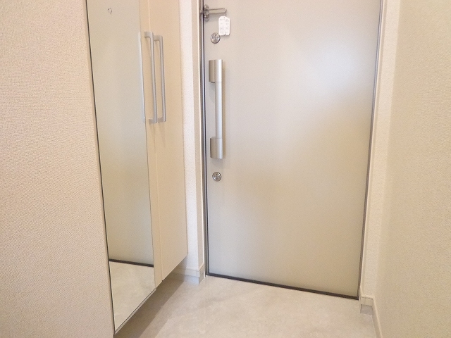 ユニゾン別所　Ａ棟 玄関