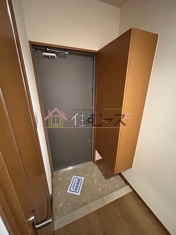 ラーレンティア 玄関