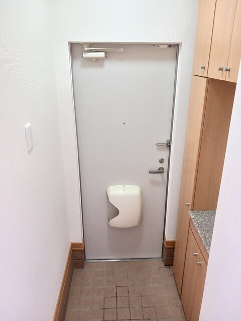 アルト　ブローテ 玄関