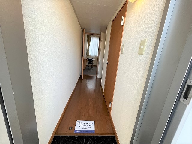 レオパレスサカグチ 玄関