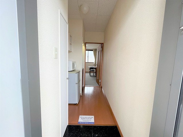 レオパレスコスモス 玄関