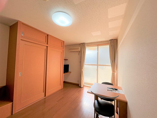 レオパレスレオリバーサイド２１ リビング