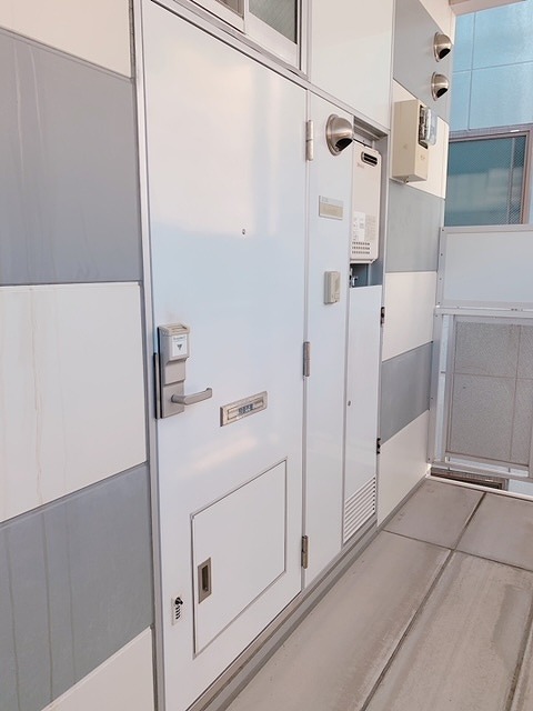 レオパレスインペリアルパレスⅠ 玄関