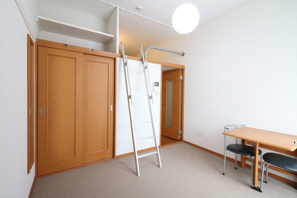 レオパレス４３ ベッドルーム