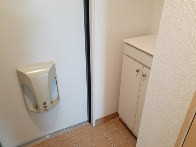 クレメント岡山 玄関