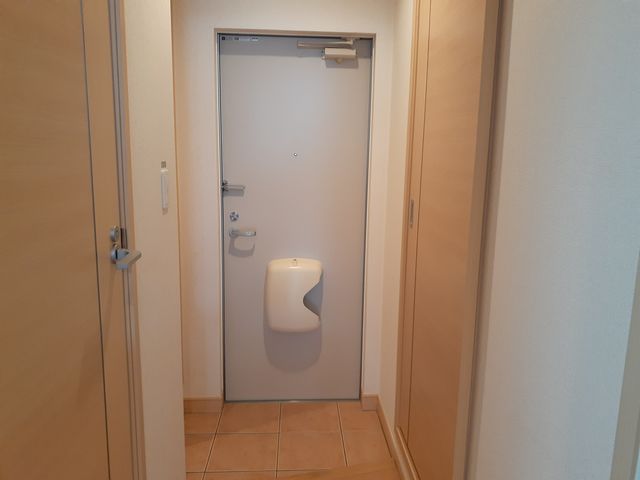 サル　ドゥ　セジュール 玄関