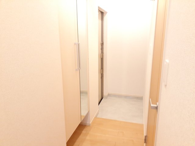 サニーレジデンス西三国Ｋ 玄関