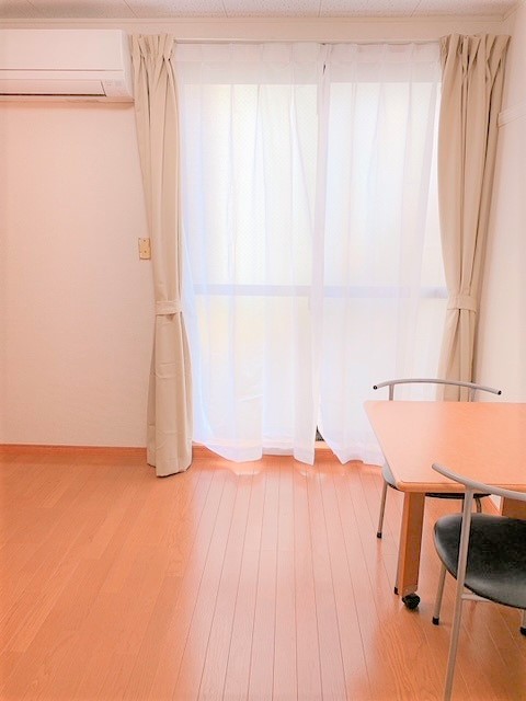 レオパレスウグイス リビング