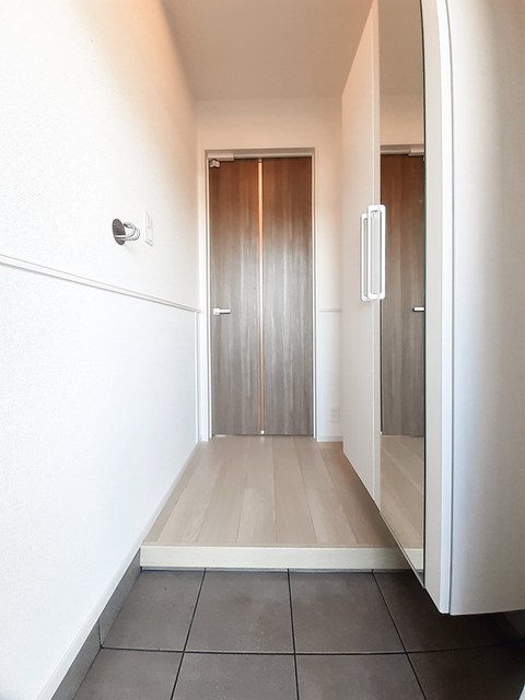 クルールＤ 玄関