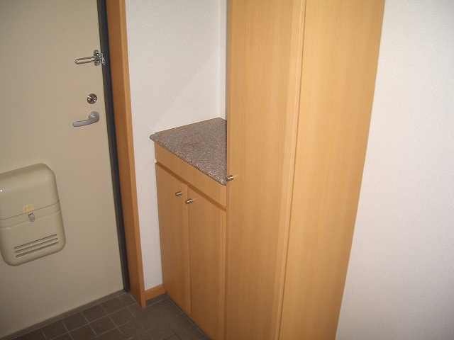 フォレスタフィウ－メ 玄関