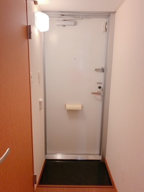 レオパレス武庫川 玄関