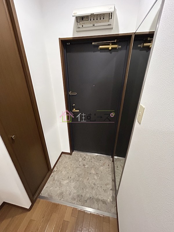 クレール谷町 玄関