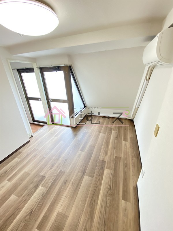 ロイヤル大今里 ベッドルーム