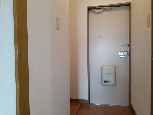 リビエラ八田 玄関