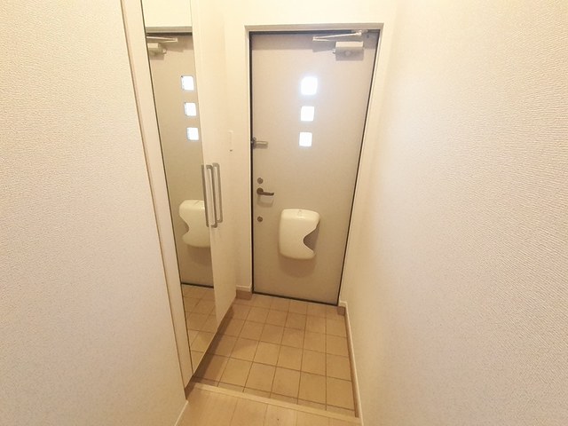 フローラ緑が丘 玄関