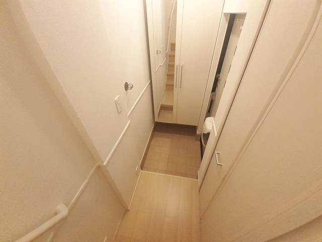 スペチアーレ　トレ 玄関