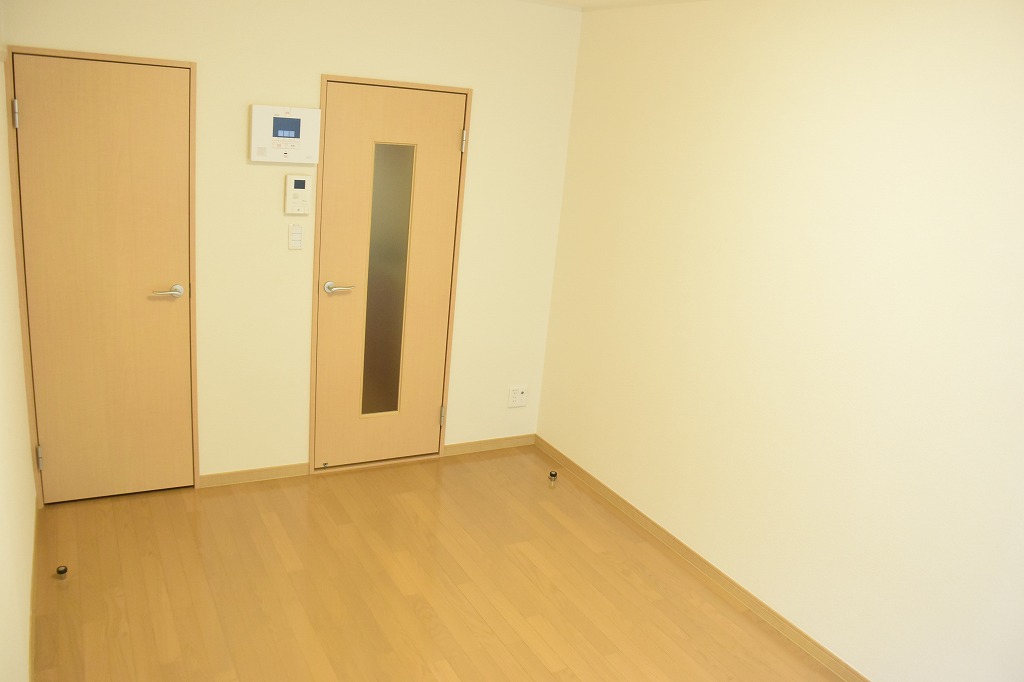 レオパレス南金田 リビング