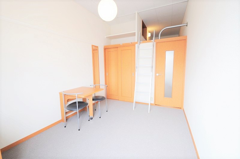 レオパレスＳＡＫＡＢＥ　Ⅱ リビング