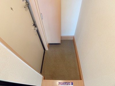 レオパレス清荒神ＬＡ１ 玄関