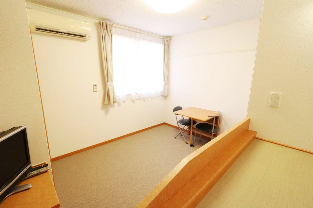 レオパレスプレミール ベッドルーム