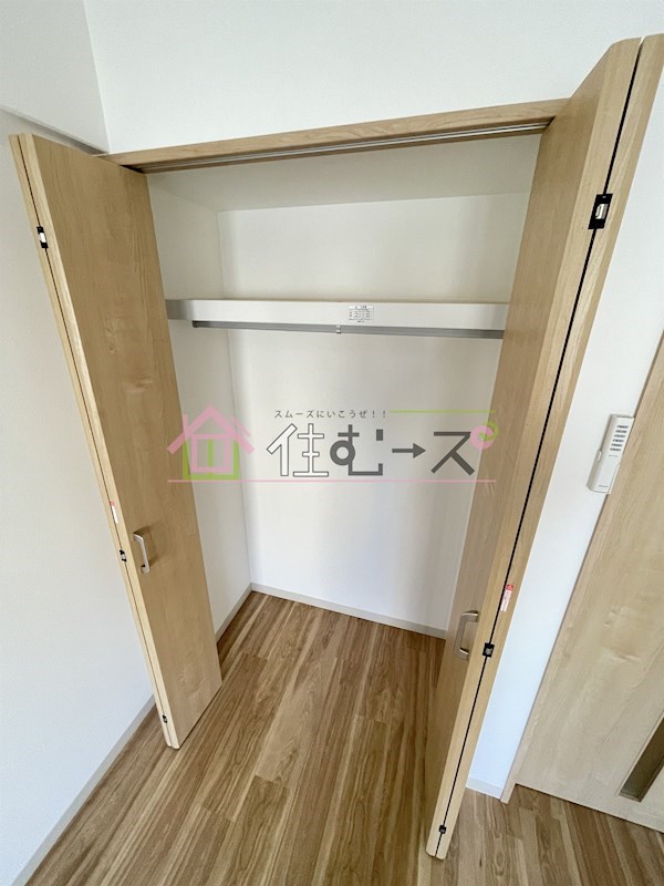 SOFIA WEST その他2